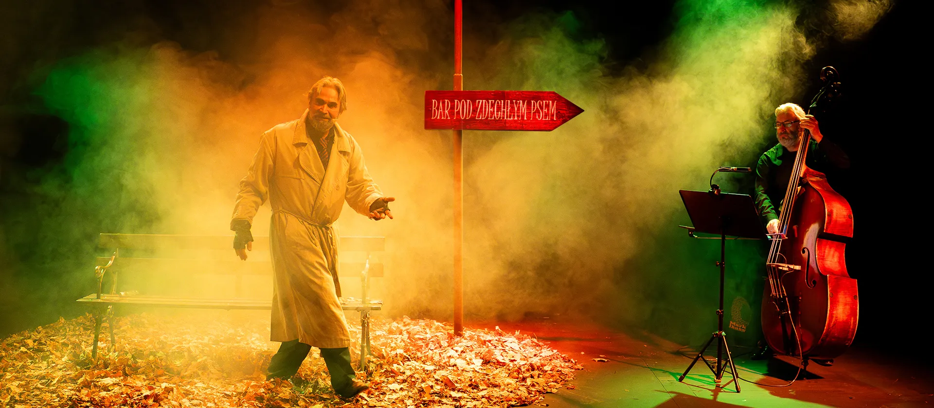 zdjęcie ze spektaklu „Bar pod zdechłym psem”